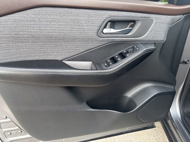 Used 2023 Nissan Rogue SV FWD image 15