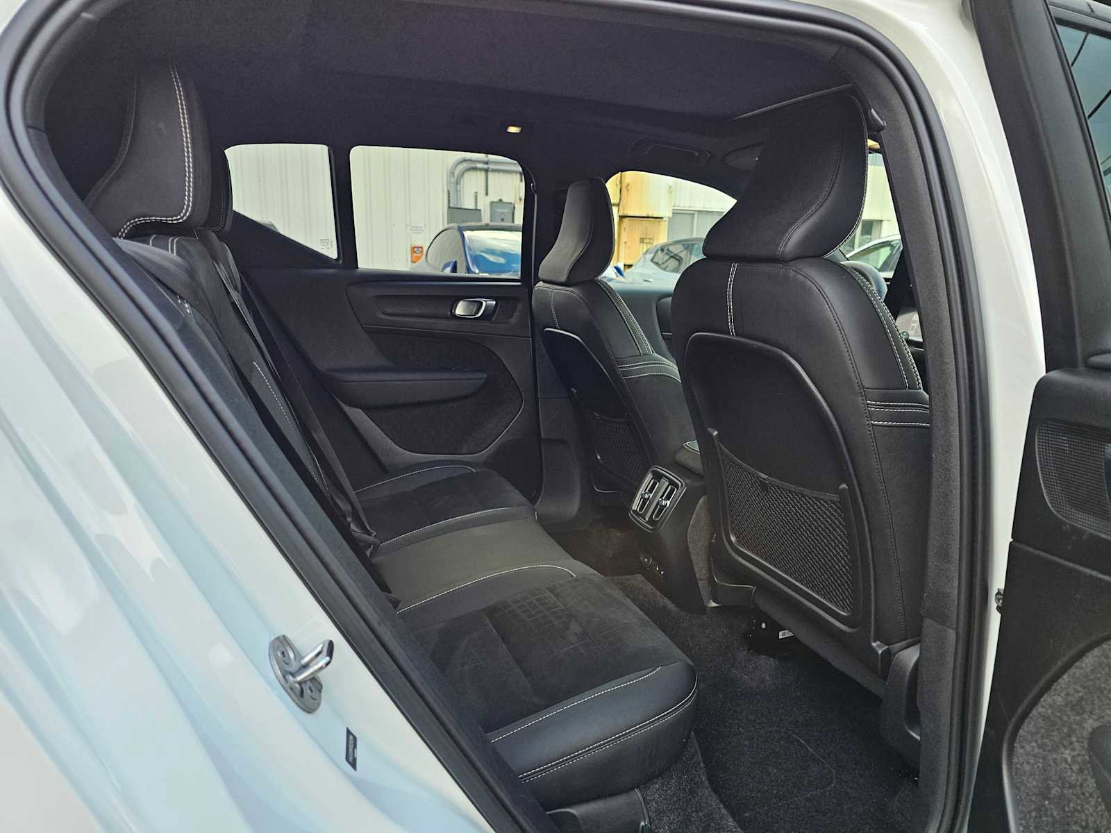 Used 2024 Volvo XC40 Recharge Ultimate w/ Protection Package Premier image 13