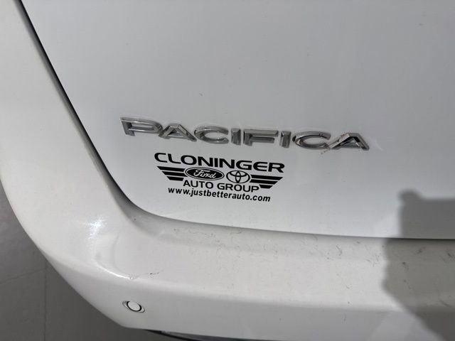 Used 2023 Chrysler Pacifica Limited FWD image 9