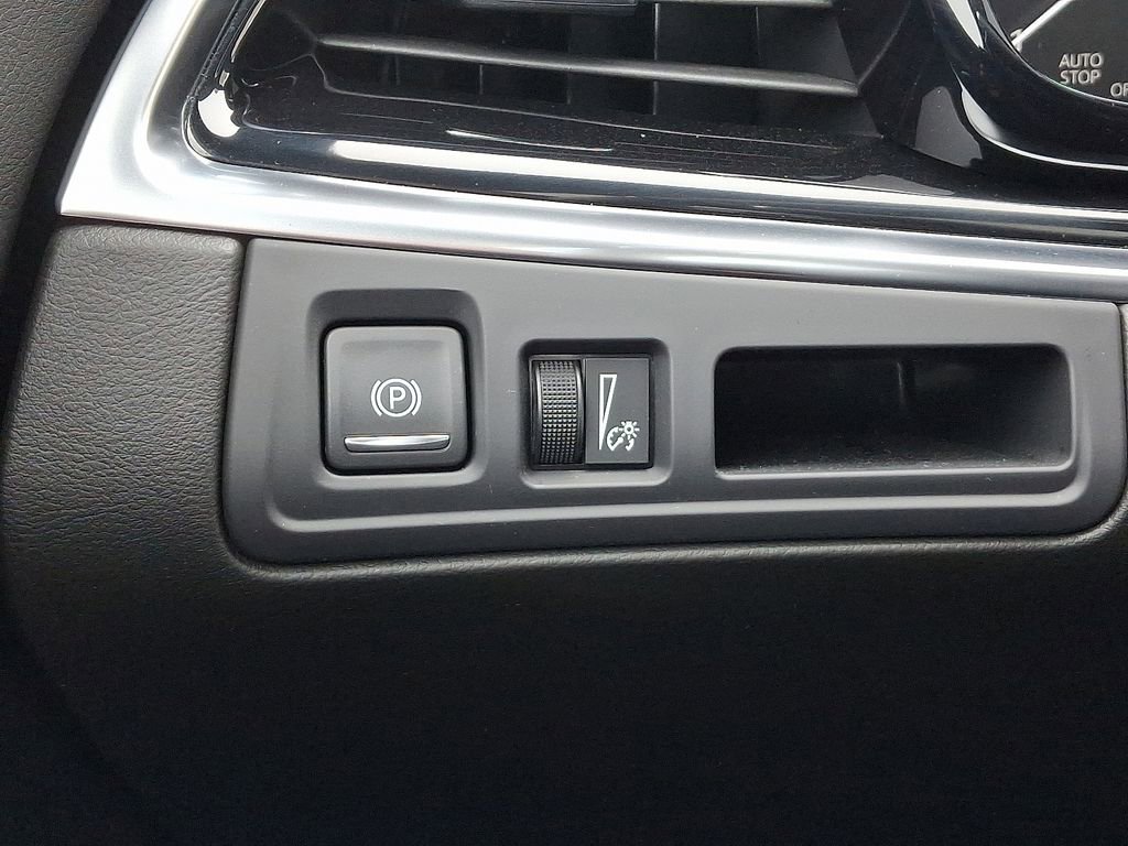 Certified 2025 Cadillac XT6 Luxury image 25