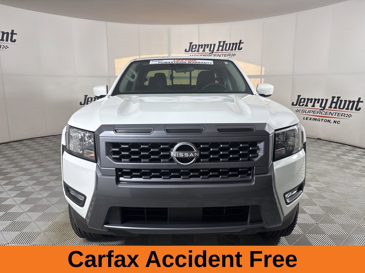 Used 2025 Nissan Frontier SV w/ SV Convenience Package image 3