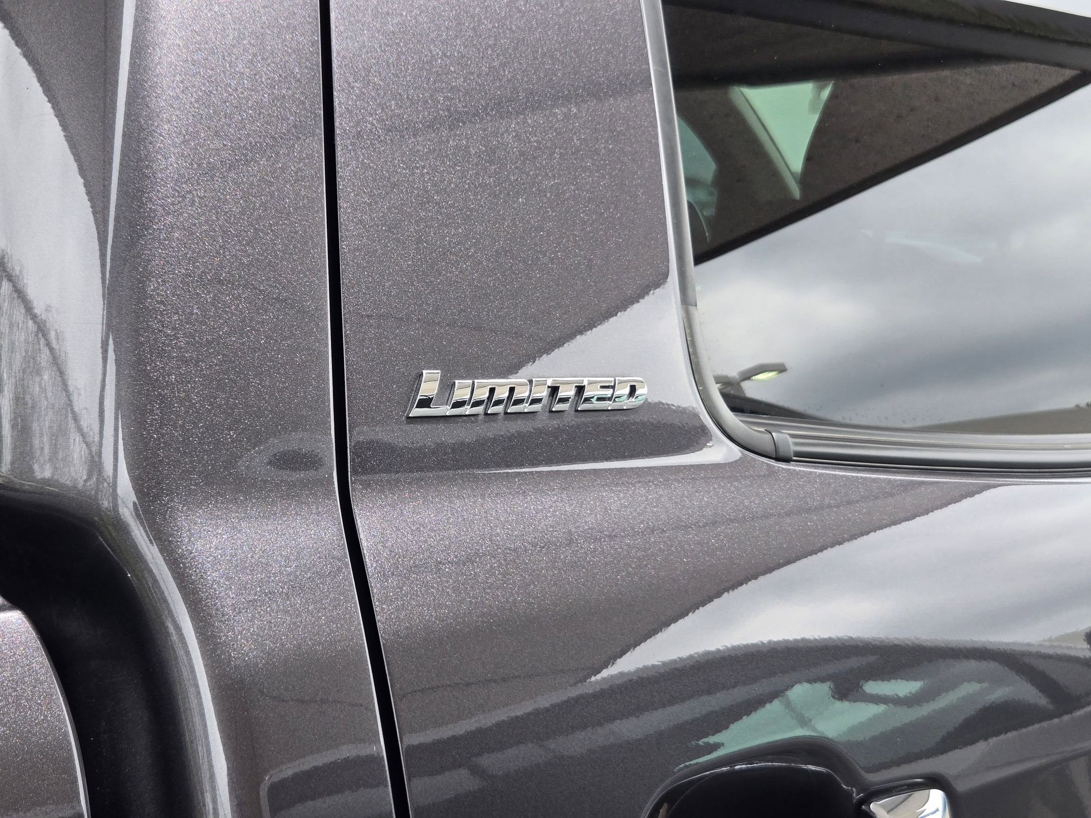Used 2016 Toyota Tundra Limited w/ Limited Premium Package AWD/4WD image 8