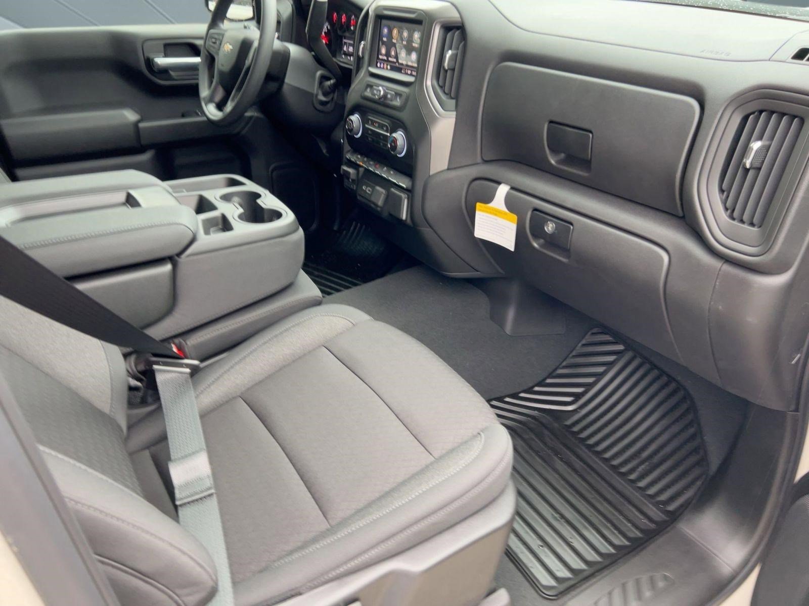 New 2026 Chevrolet Silverado 1500 Custom w/ LPO, Dark Essentials Package RWD image 31