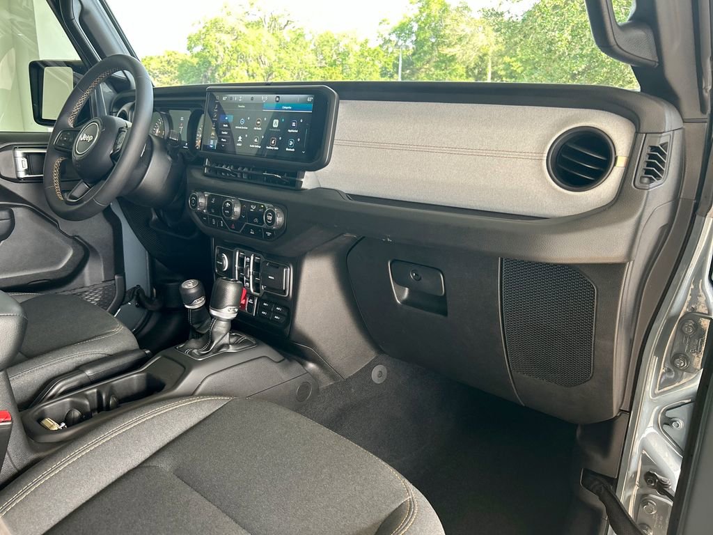 Used 2024 Jeep Gladiator Sport AWD/4WD image 30