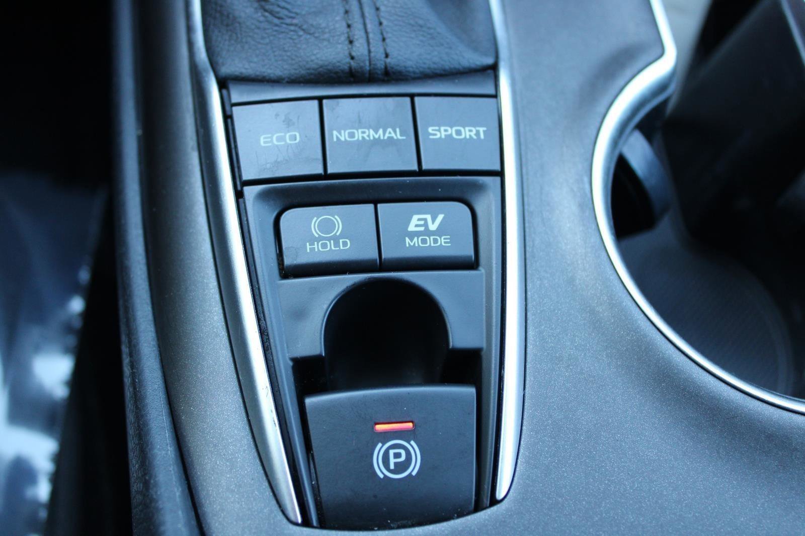 Used 2021 Toyota Camry LE image 19