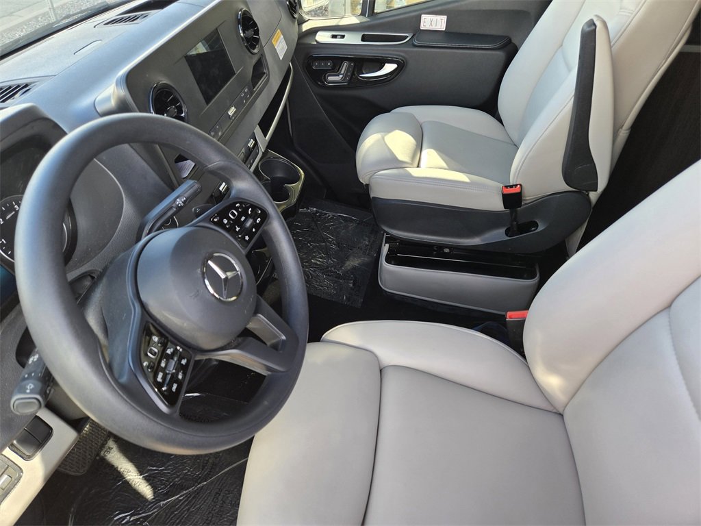 Used 2021 Mercedes-Benz Sprinter 144 Cargo image 12