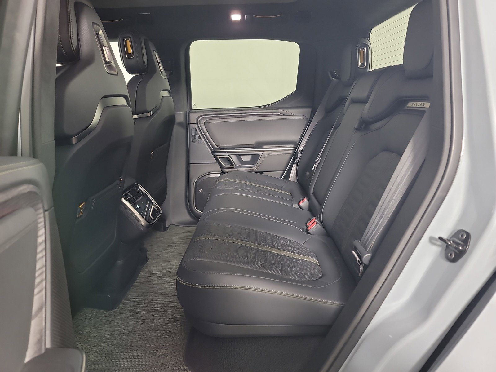 Used 2024 Rivian R1T Adventure AWD/4WD image 21