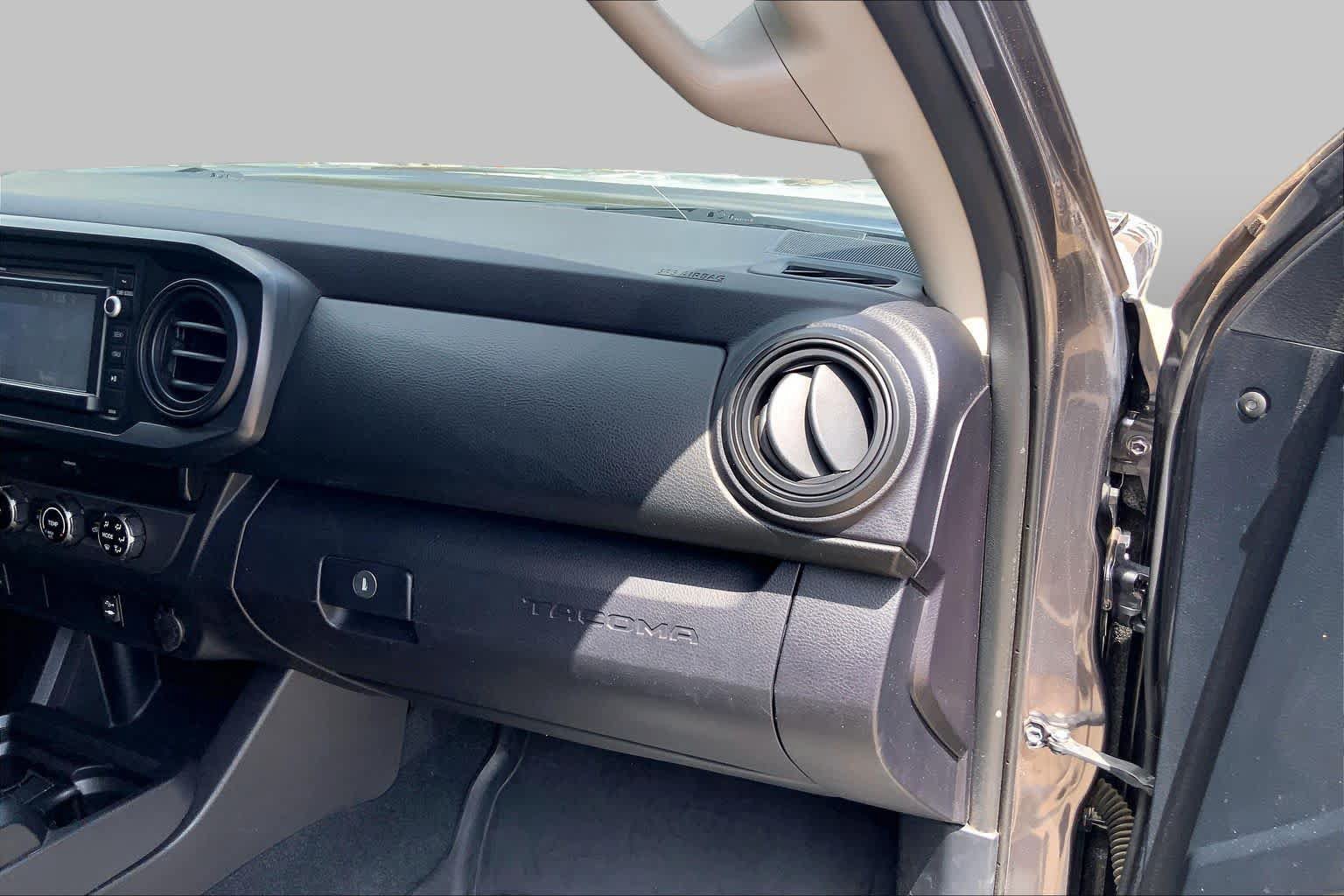 Used 2016 Toyota Tacoma SR w/ SR Convenience Package RWD image 19
