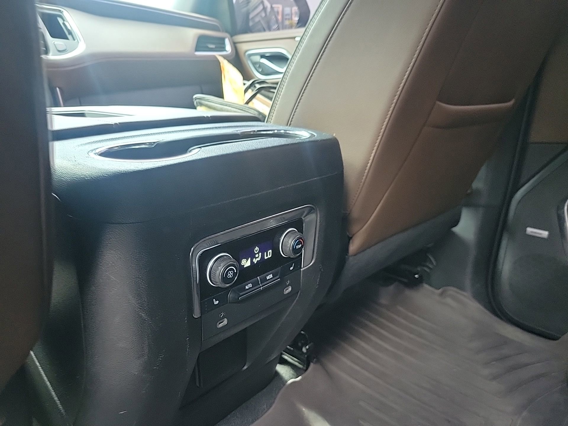 Used 2023 Chevrolet Suburban High Country RWD image 23
