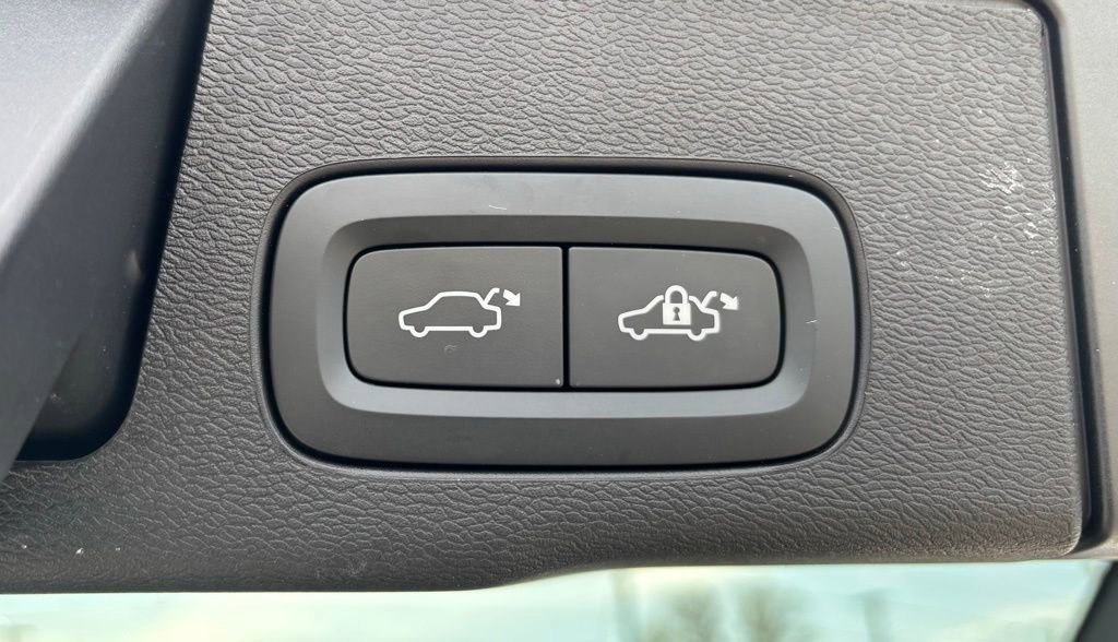 Used 2023 Volvo XC60 B5 Plus w/ Climate Package AWD/4WD image 25