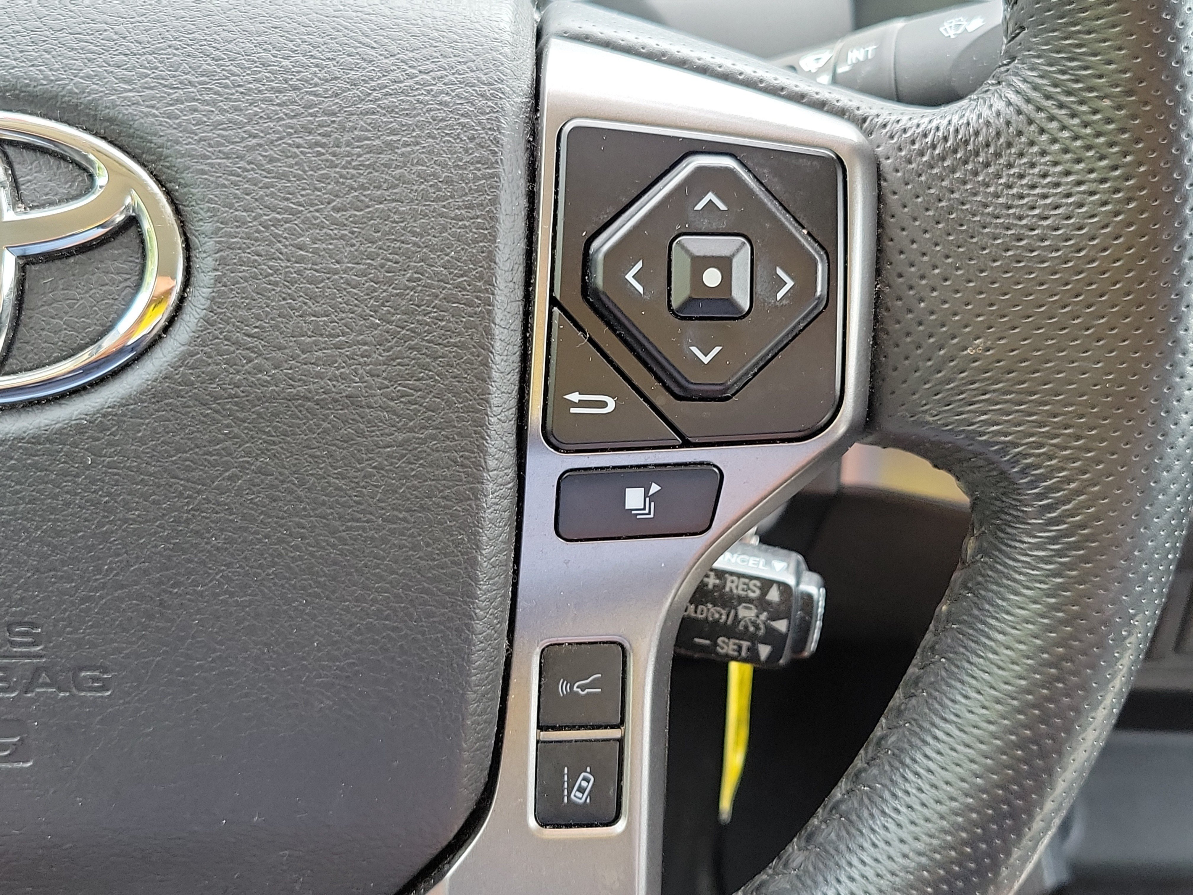 Used 2023 Toyota Tacoma SR5 RWD image 17