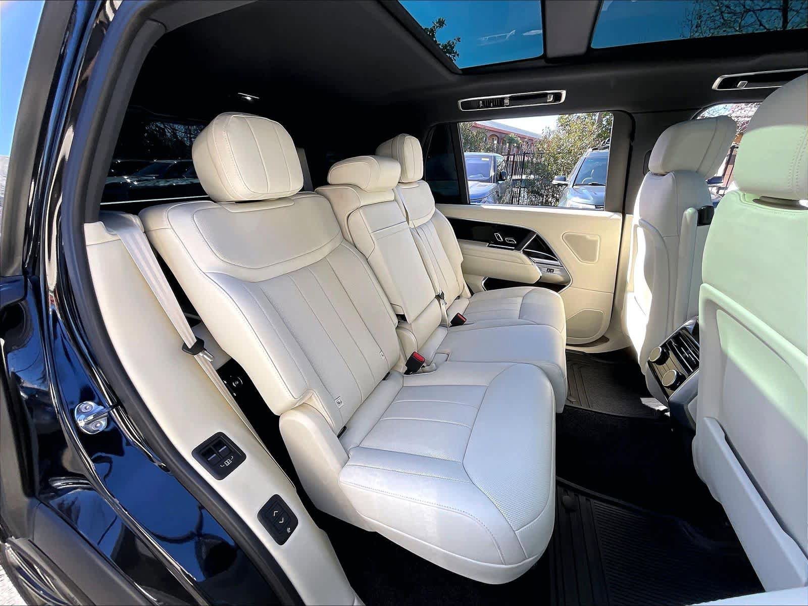 Used 2025 Land Rover Range Rover Long Wheelbase SE AWD/4WD image 30