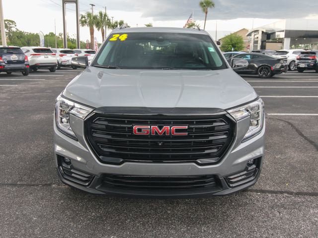 Used 2024 GMC Terrain SLT w/ Infotainment Package II AWD/4WD image 2