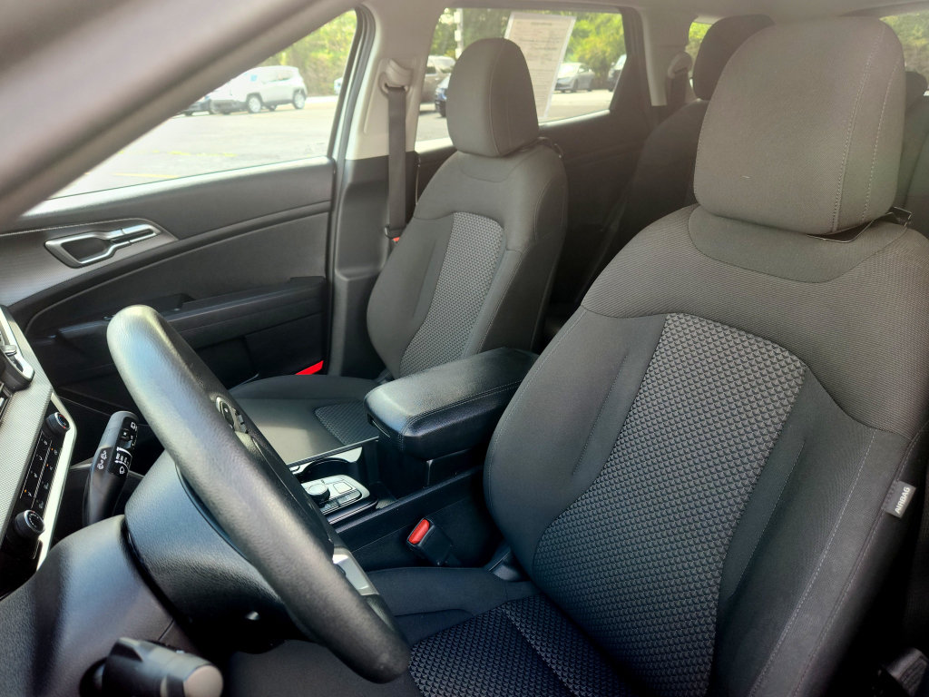 Used 2024 Kia Sportage LX FWD image 19