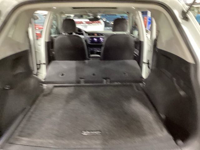 Used 2023 Volkswagen Tiguan SE w/ Panoramic Sunroof Package image 15