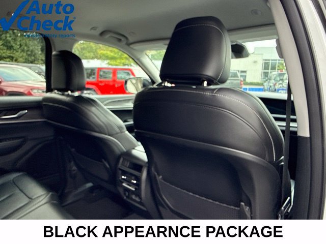 Used 2023 Jeep Grand Cherokee Limited w/ Black Appearance Package AWD/4WD image 27