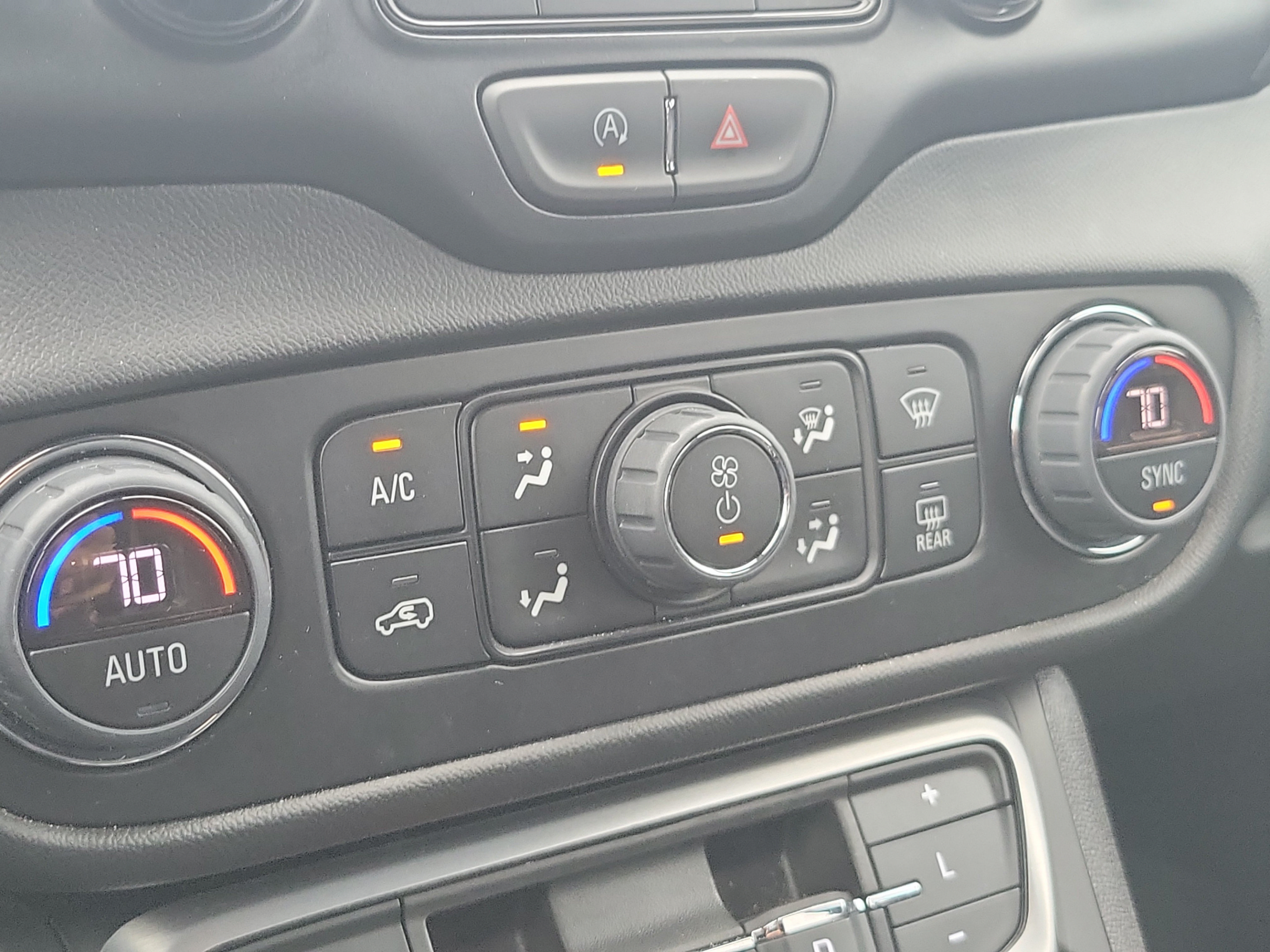 Used 2024 GMC Terrain SLT w/ Infotainment Package II FWD image 27