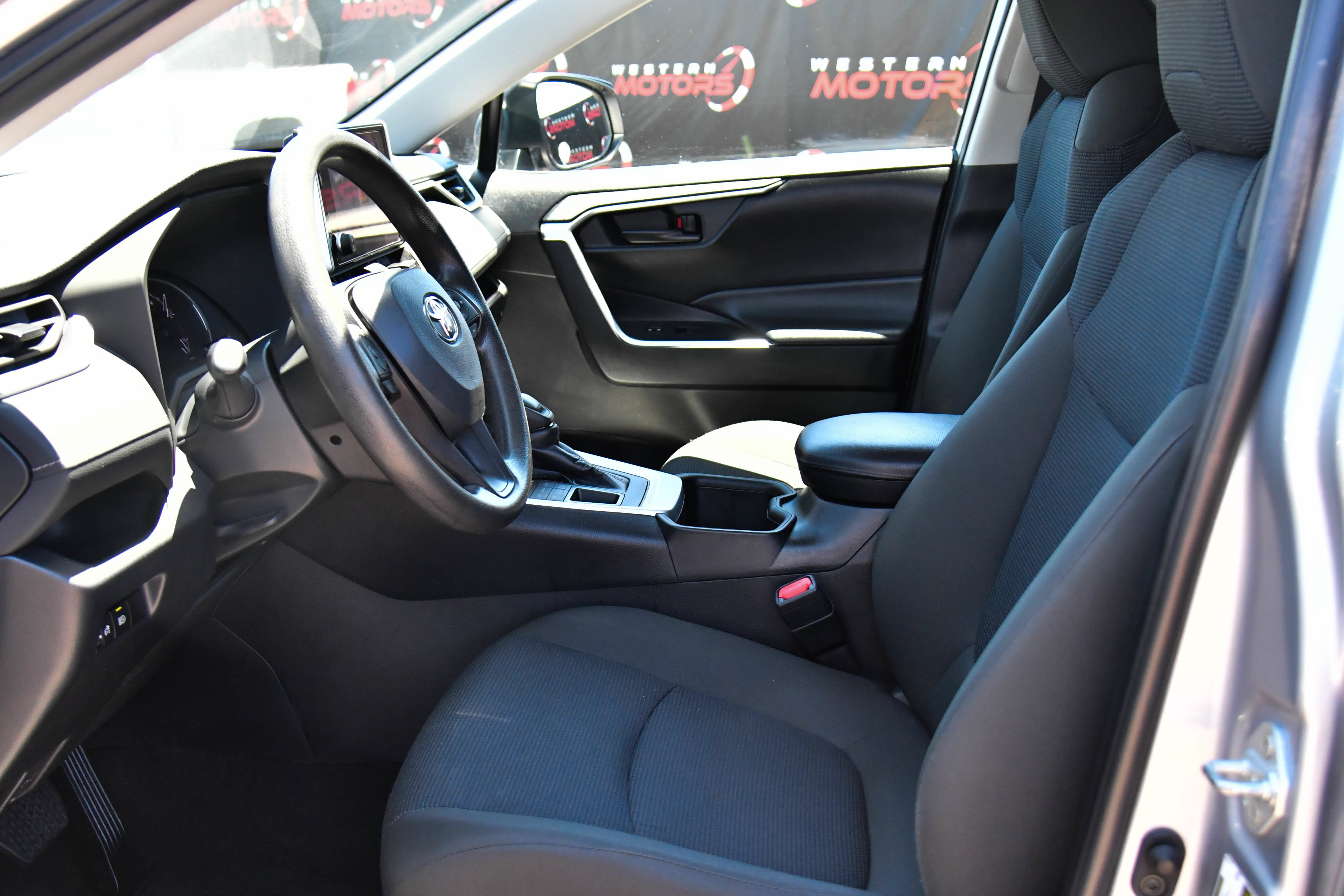 Used 2024 Toyota RAV4 LE AWD/4WD image 16