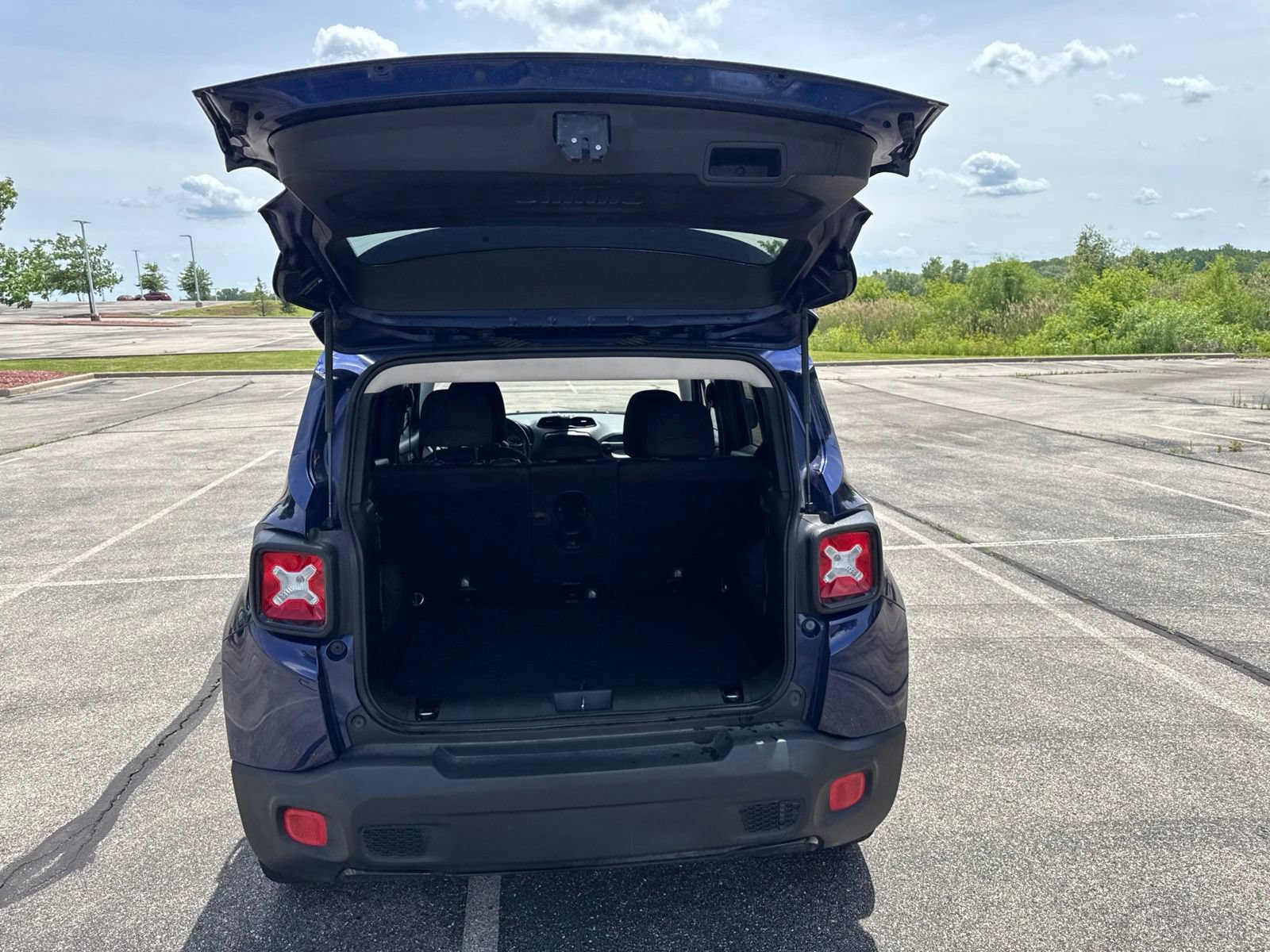 Used 2018 Jeep Renegade Altitude w/ Cold Weather Group FWD image 29