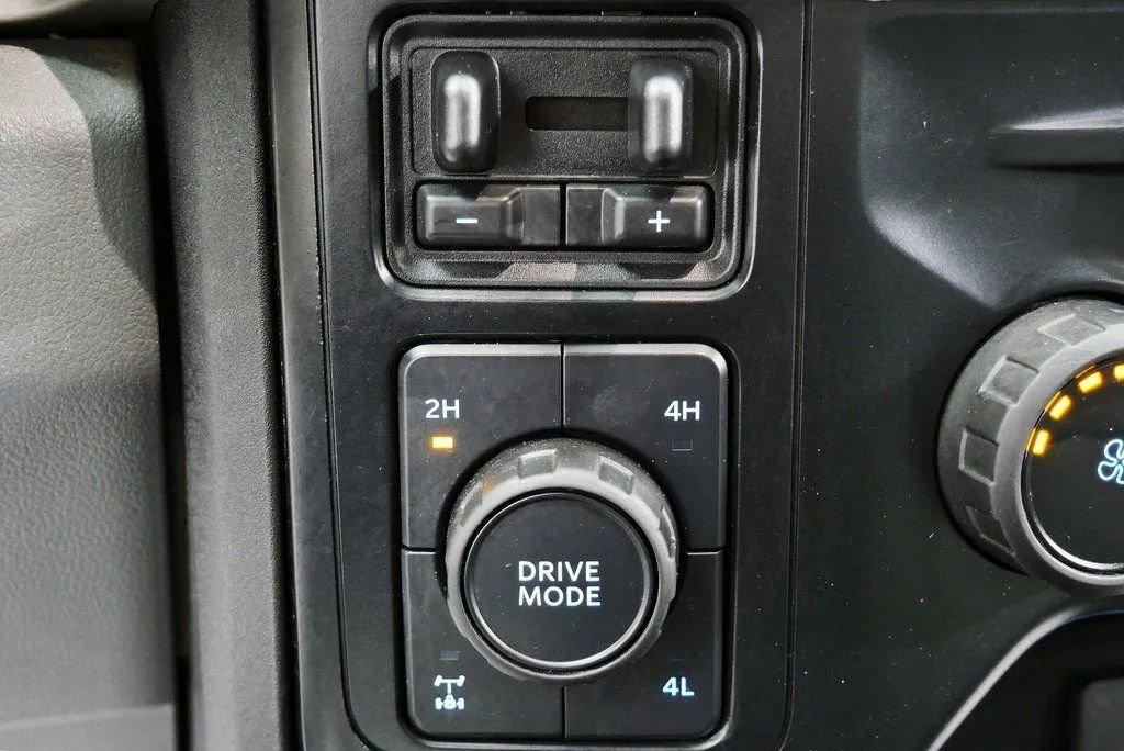 Used 2023 Ford F350 XLT image 28