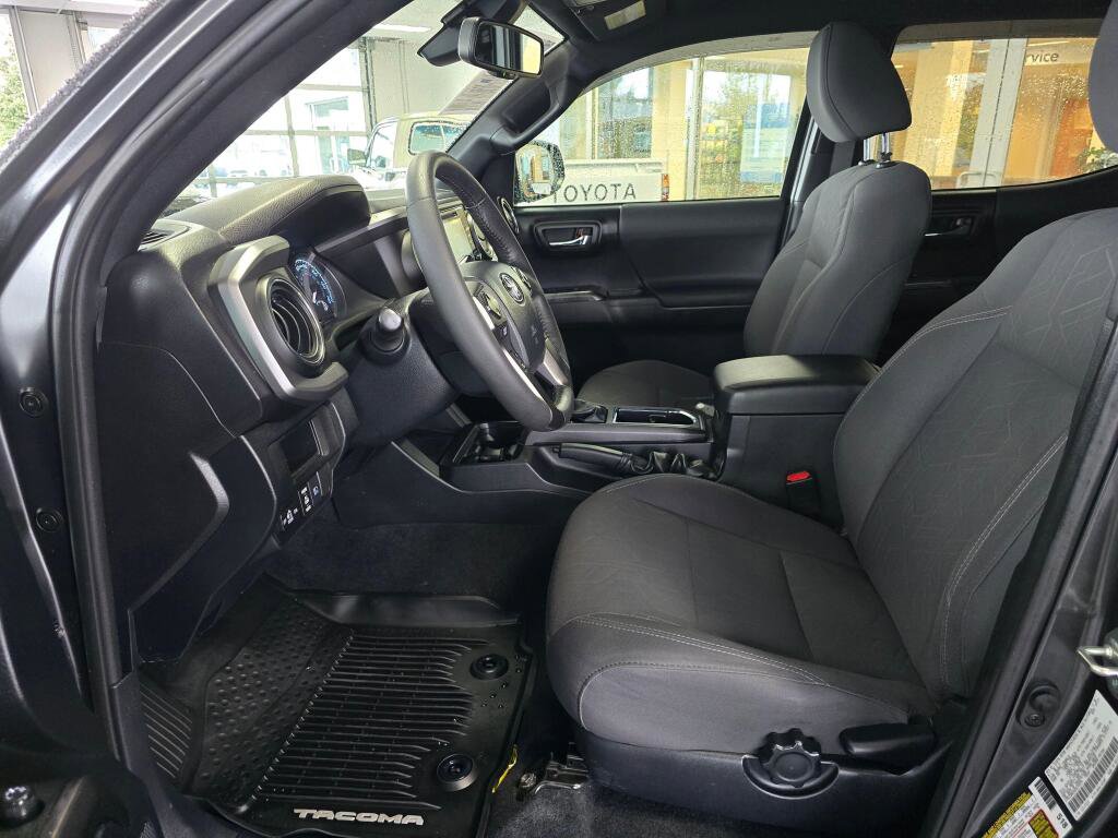 Used 2019 Toyota Tacoma TRD Sport image 11