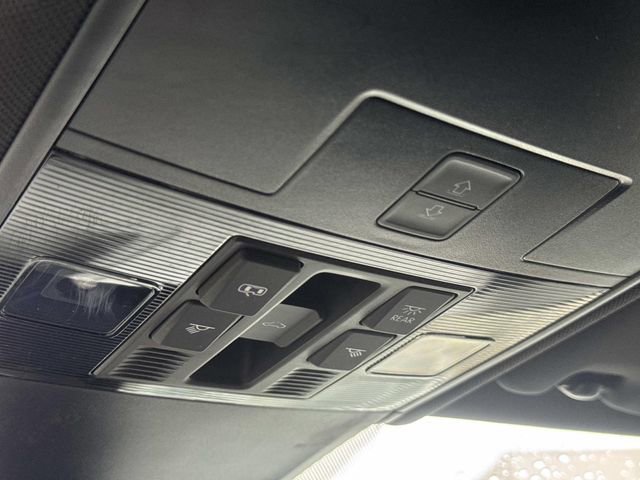 Certified 2023 Volkswagen Tiguan SE R-Line image 32