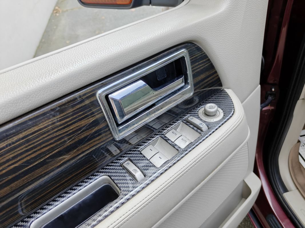 Used 2010 Lincoln Navigator 4WD image 16