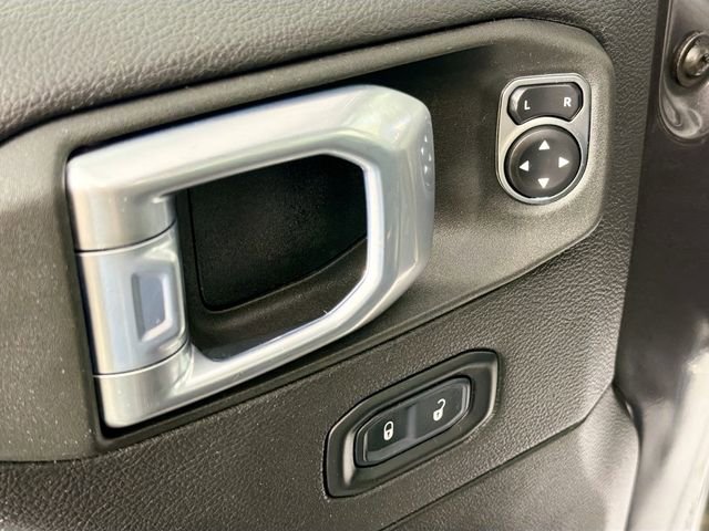 Used 2021 Jeep Wrangler Unlimited Sahara w/ Uconnect 4C Nav & Sound Group AWD/4WD image 18