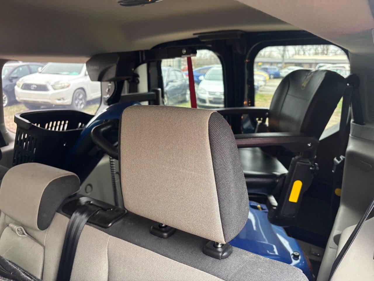 Used 2018 Ford Transit Connect XLT image 19