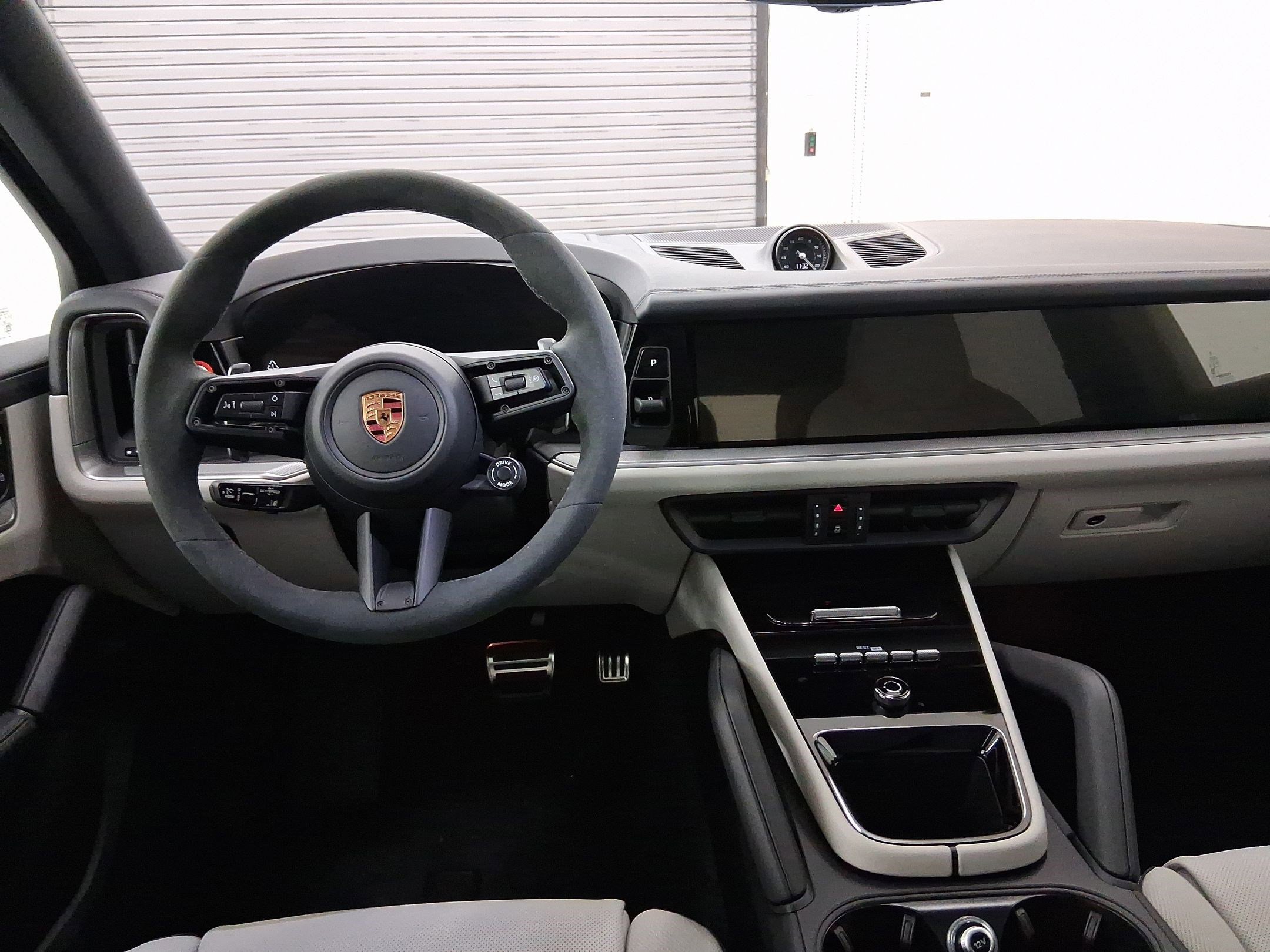 New 2026 Porsche Cayenne S image 13