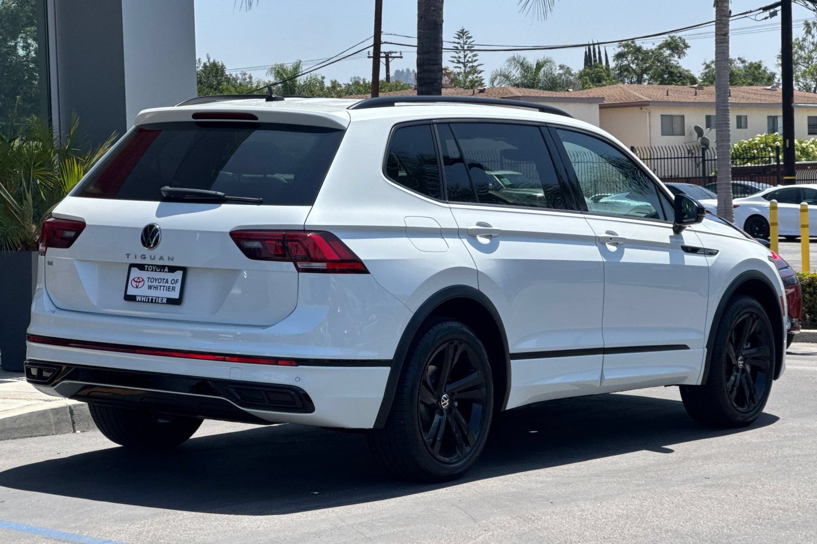 Used 2023 Volkswagen Tiguan SE R-Line FWD image 5