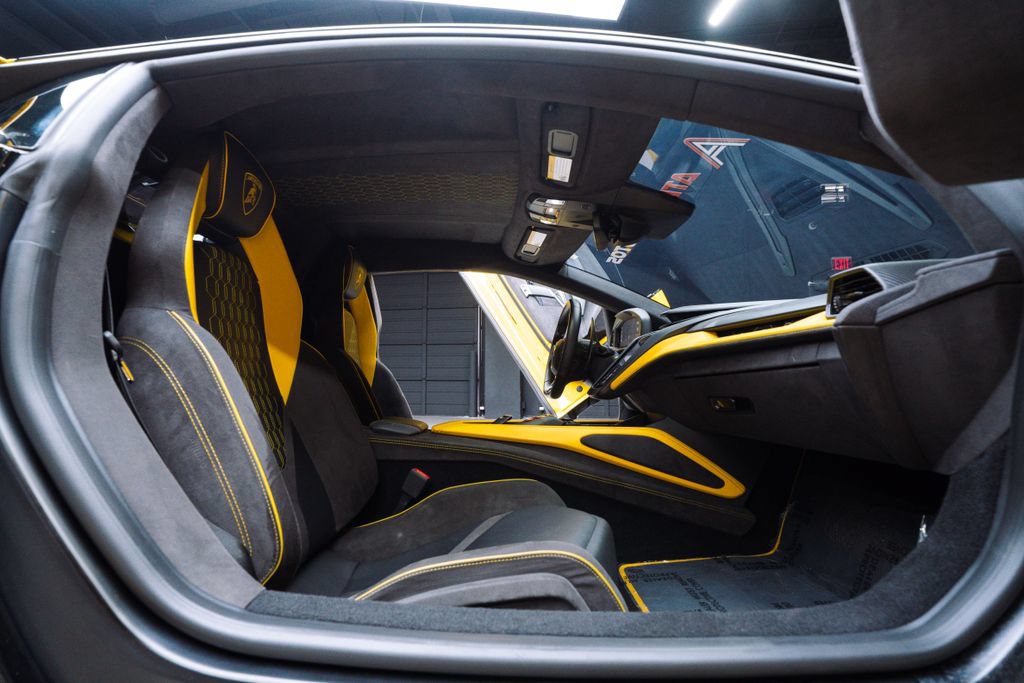 Used 2024 Lamborghini Revuelto AWD/4WD image 49