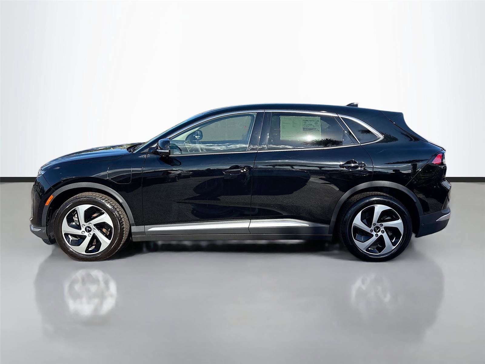 New 2025 VinFast VF 8 Eco image 4