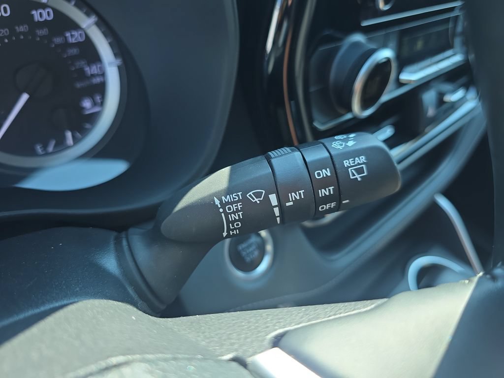 Used 2024 Toyota Highlander LE AWD/4WD image 24