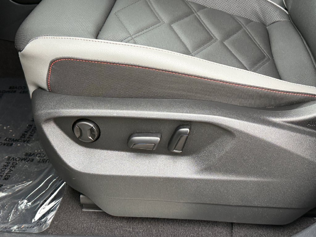 Used 2024 Volkswagen Atlas Peak Edition SE AWD/4WD image 10