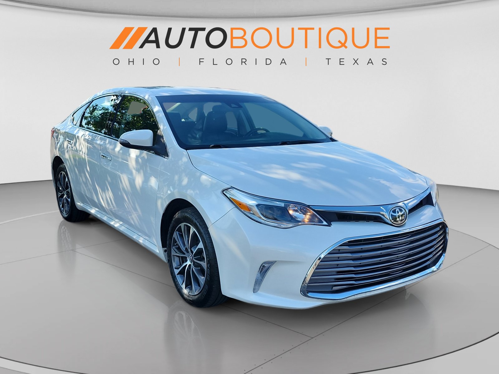 Used 2018 Toyota Avalon XLE FWD image 4