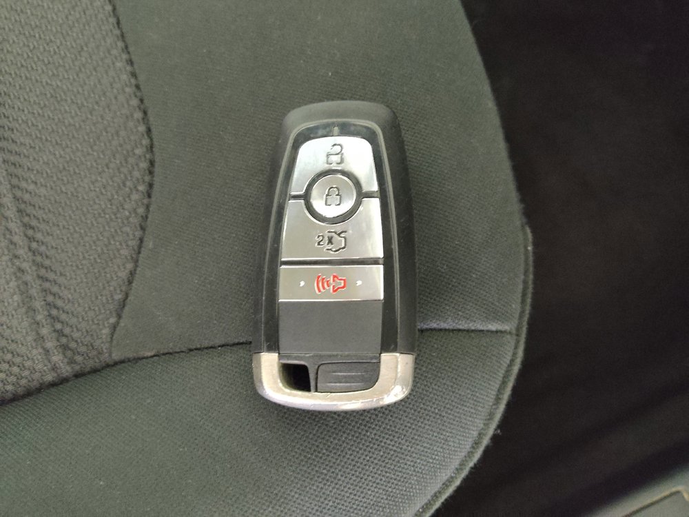 Used 2020 Ford Fusion SE FWD image 32