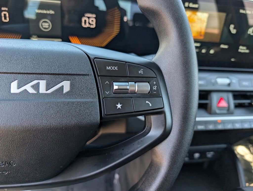 Certified 2025 Kia K4 LXS image 24