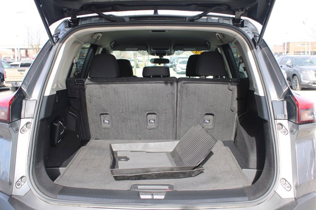 Used 2023 Nissan Rogue S image 10