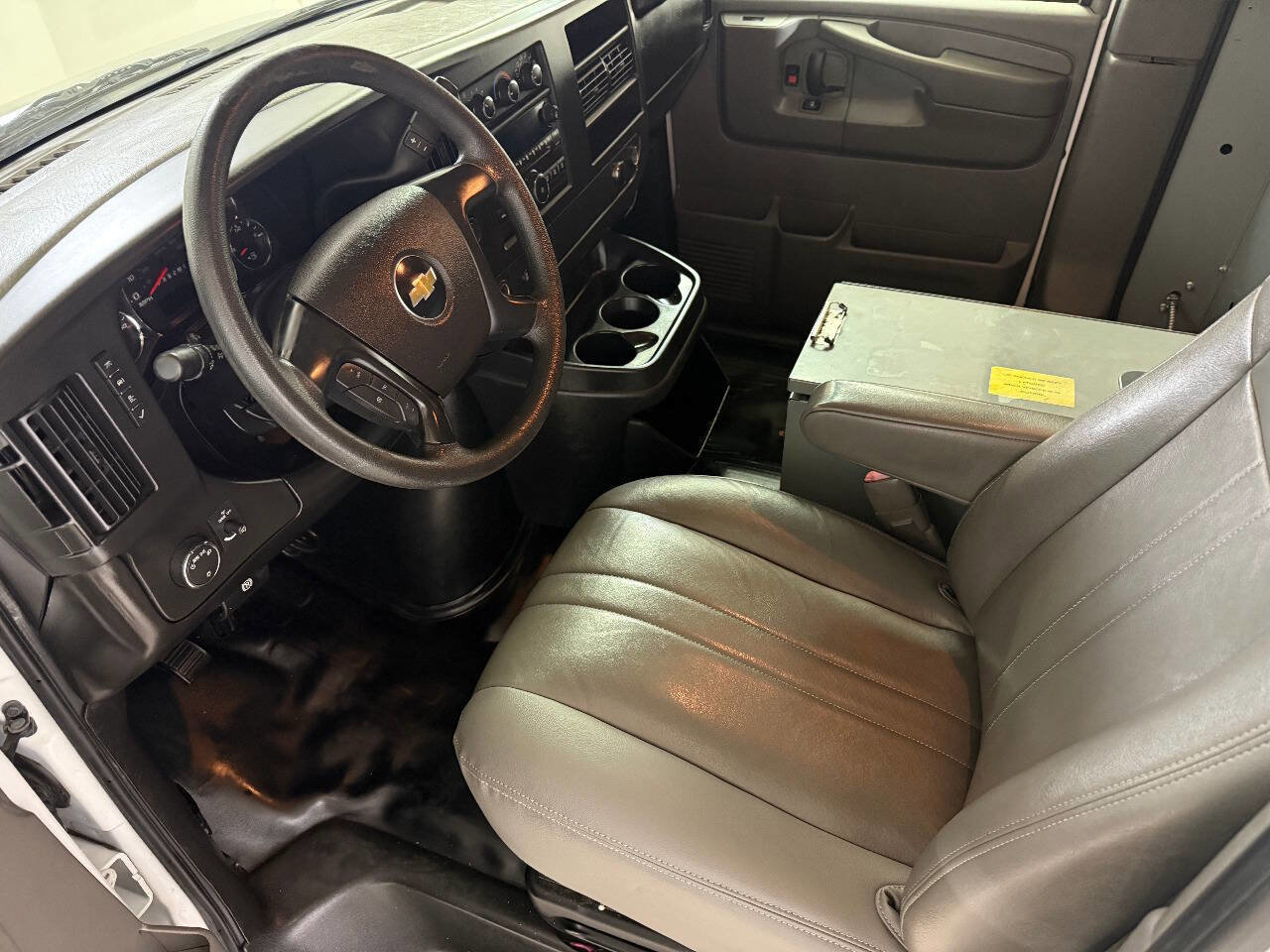 Used 2014 Chevrolet Express 3500 Extended RWD image 93