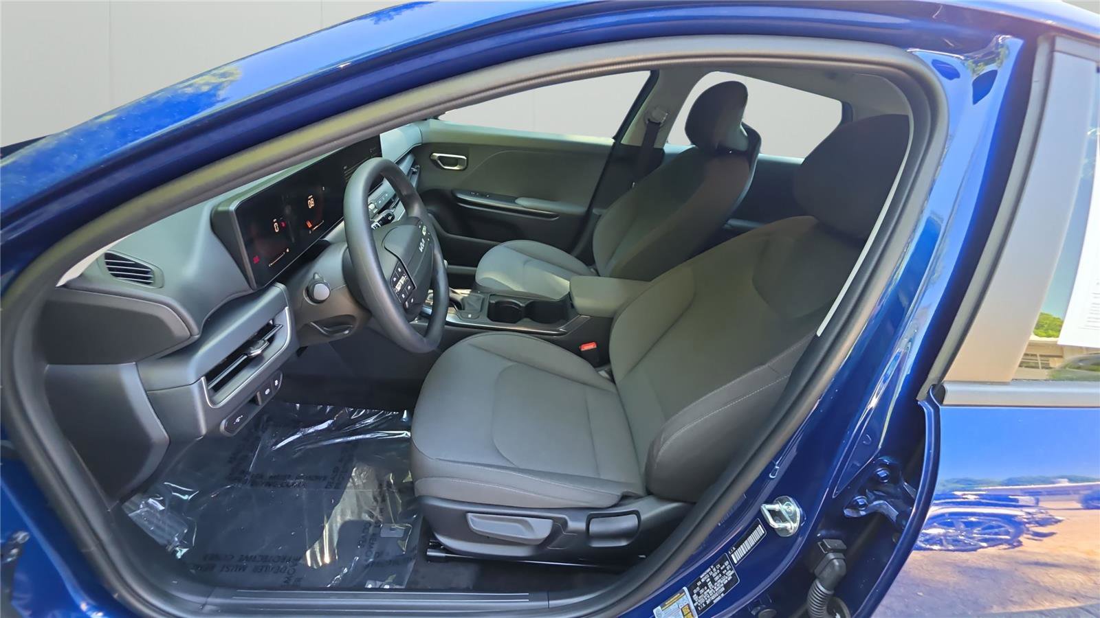 Used 2025 Kia K4 LXS image 10