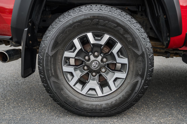 Used 2020 Toyota Tacoma TRD Off-Road AWD/4WD image 16