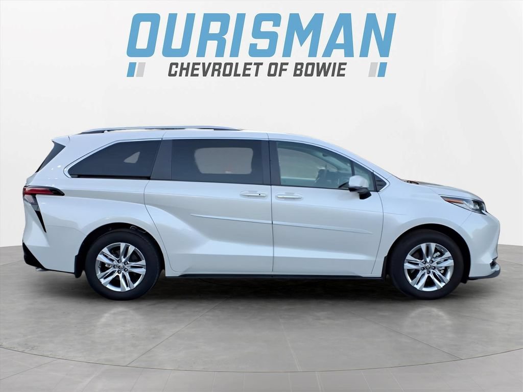 Used 2024 Toyota Sienna Limited AWD/4WD image 2
