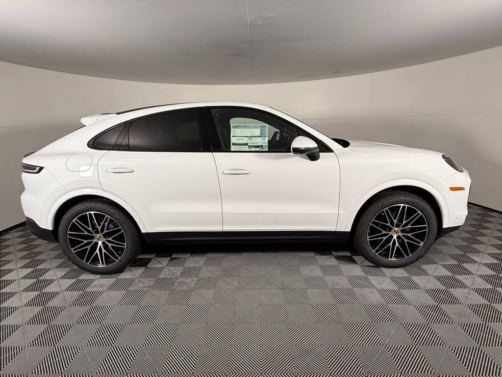 Certified 2025 Porsche Cayenne Coupe image 8