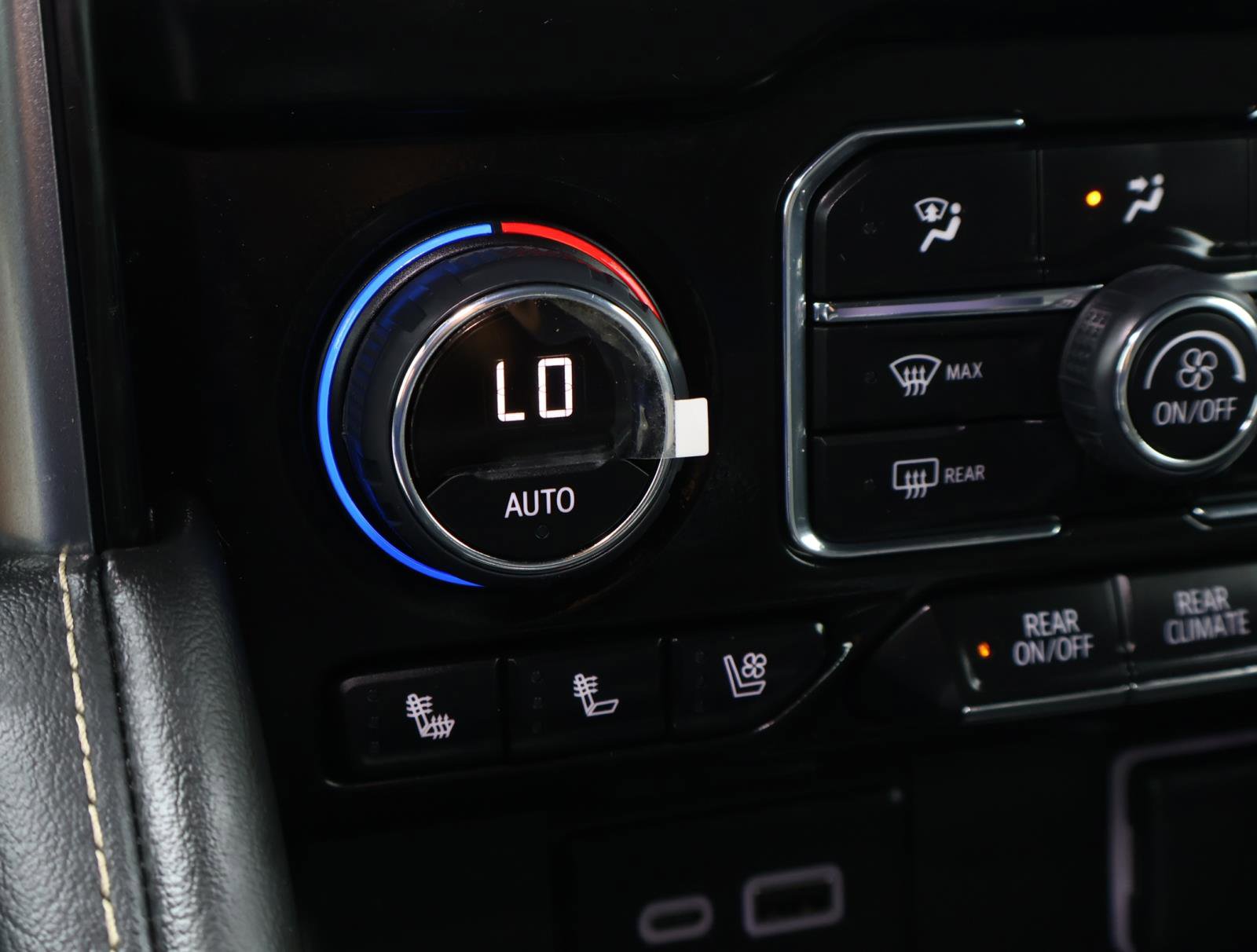 Used 2024 Chevrolet Tahoe Premier w/ Premium Package image 33