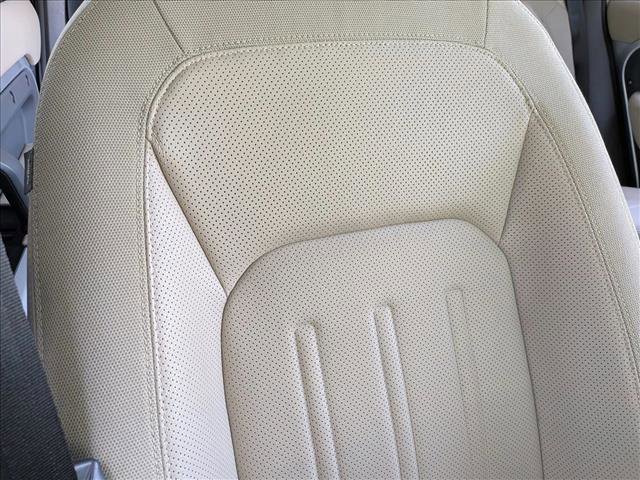 Used 2020 Land Rover Defender 110 First Edition image 17