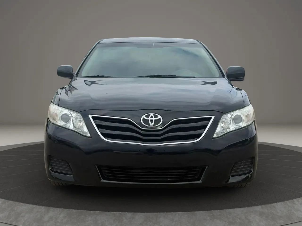 Used 2010 Toyota Camry LE image 2