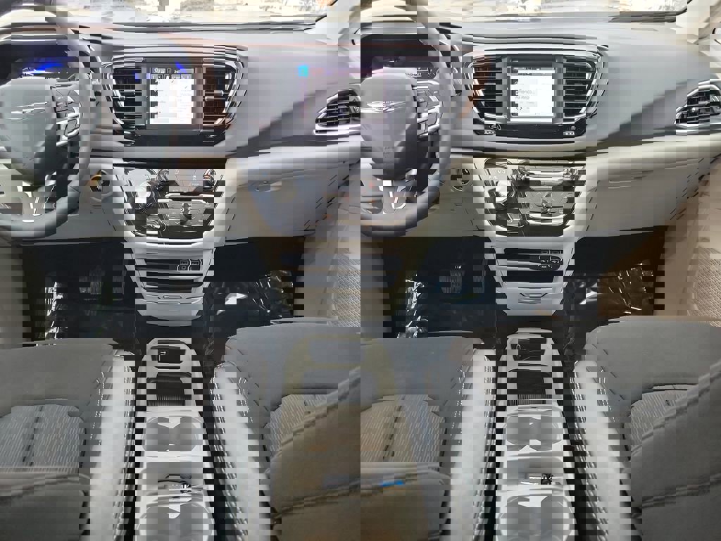 Used 2024 Chrysler Voyager LX FWD image 13