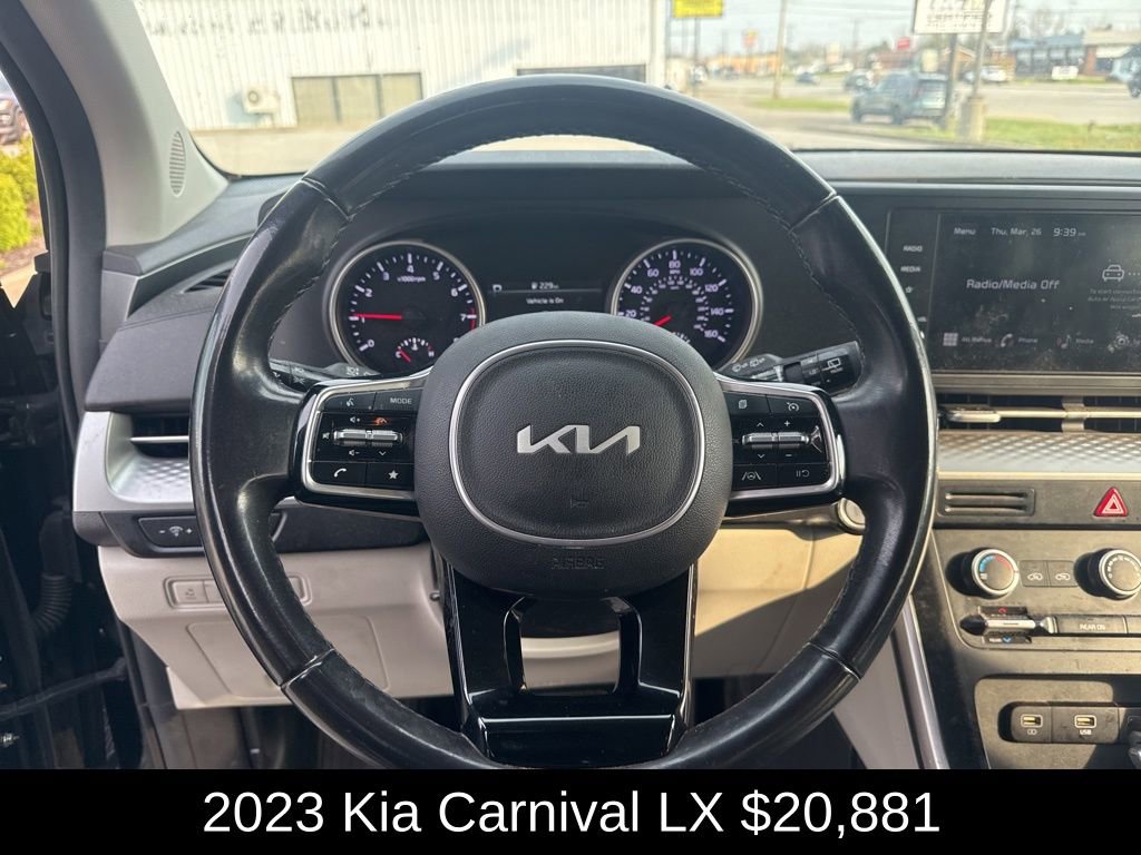 Used 2023 Kia Carnival LX image 10