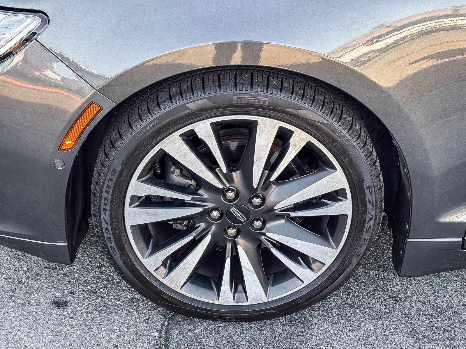 Used 2019 Lincoln MKZ Reserve FWD image 11